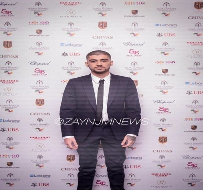 — Sigur, prezența continuă a sentimentelor pe care ea încă i le purta lui Dacre, surprinzătoare - 04 Catching stardust in the light