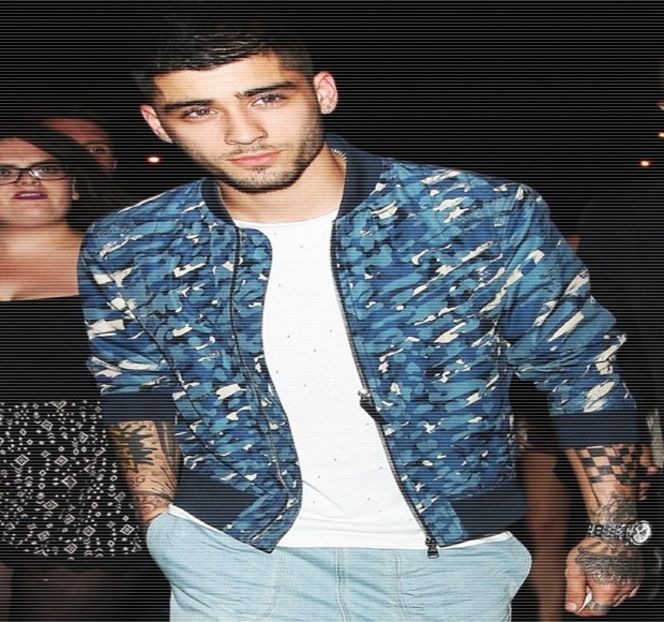 — Ironie, în adevărata realitate, singura lui dorință ar fi fost îndeplinirea acelei poziții în - 04 Catching stardust in the light