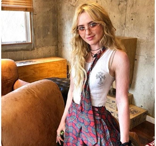 　11.11 ·♡ 102ᶰᵈ ℸrack · ❝tip toes❞ · half alive. - death is the mother of beauty