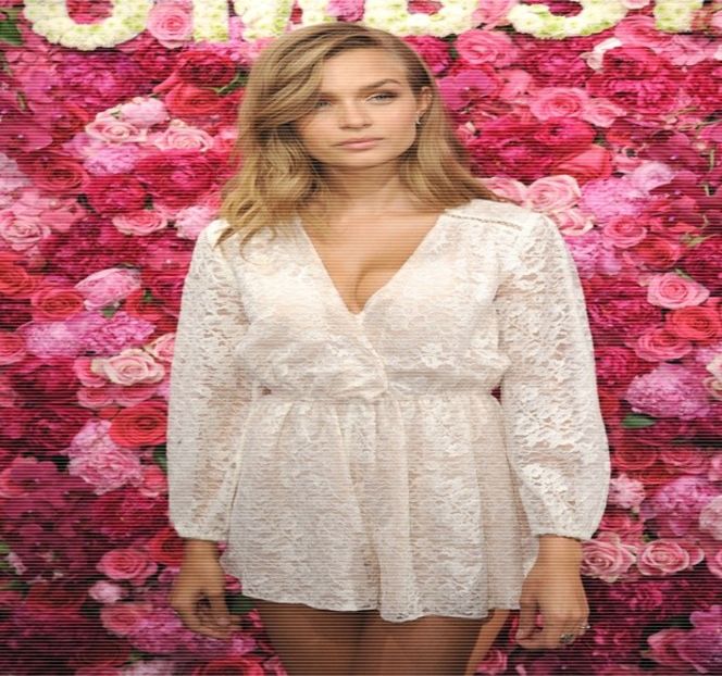 — Bil, iar buzele îi revin în linie dreaptă presate una peste cealaltă, aşteptând parcă - 04 Catching stardust in the light