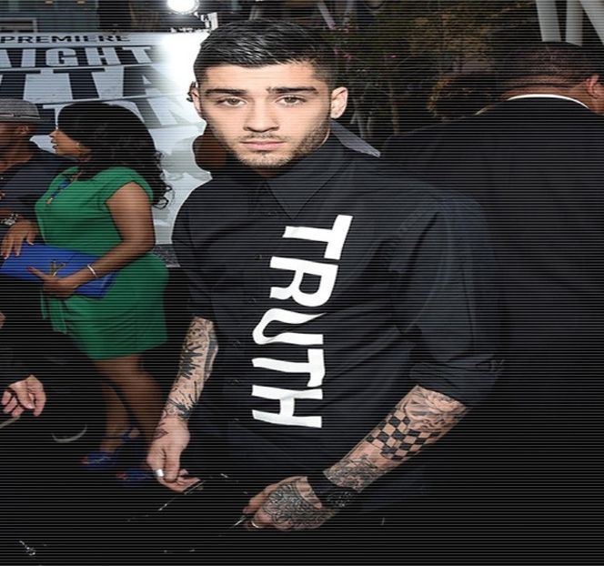 — Posibilitatea curbării buzelor într-un rânjet demonstrativ. “Atitudinea asta pe care o - 04 Catching stardust in the light