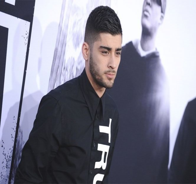 — Ulterior șatena le rostește ajung la urechile lui precum adevărate săgeți, pieptul începând a-i - 04 Catching stardust in the light