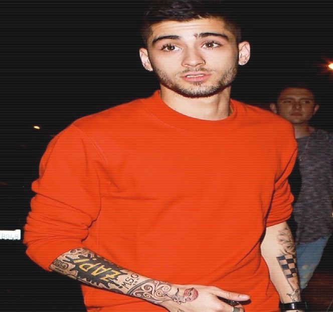 — Mai apoi să părăsească locuința acesteia după preluarea restului de haine. - 04 Catching stardust in the light