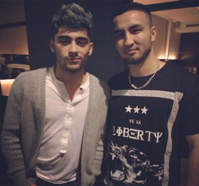 — Și străbate iarăși holul. În încercarea lui de a evita orice formă de contact verbal cu - 04 Catching stardust in the light