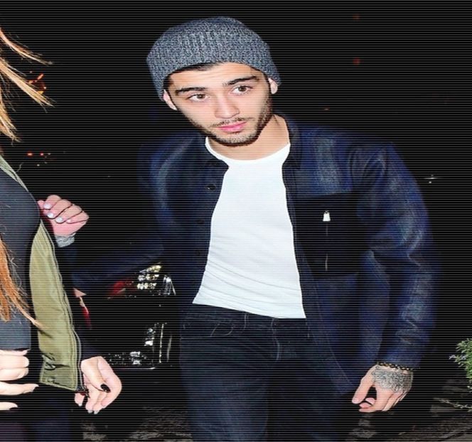 — Fiecare cuvânt care îi părăsește gura se dovedește a fi chiar rece, orice emoție lipsind - 04 Catching stardust in the light