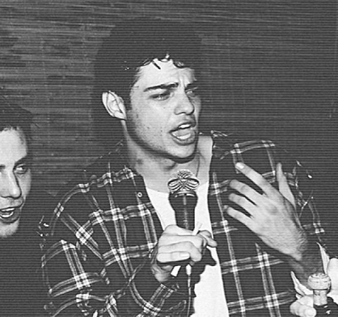 ― După o zi întreagă de muncă, întrucât tura lui începuse de dimineaţă, când clubul ocupa - 04 Catching stardust in the light