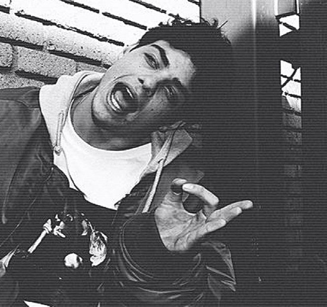 ― Întâlnesc, neputând să se abţină, recurge la următorul gest dramatic: cel de a-şi ridica - 04 Catching stardust in the light