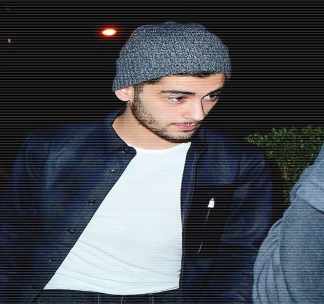 — Care poate ascundea dincolo de ea o încercare amuzată, produce o simplă mișcare a - 04 Catching stardust in the light