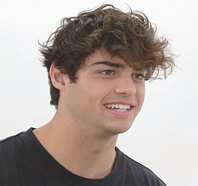 ― Palmele. De-ndată ce o următoare curiozitate ajunge a-i capta auzul, provenită din partea - 04 Catching stardust in the light