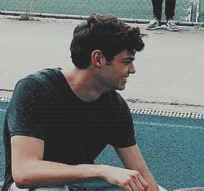 ― Motiv pentru care nu ezită să-l facă atent pe colegul său. „Hai, lasă-mă cu prostiile tale, - 04 Catching stardust in the light