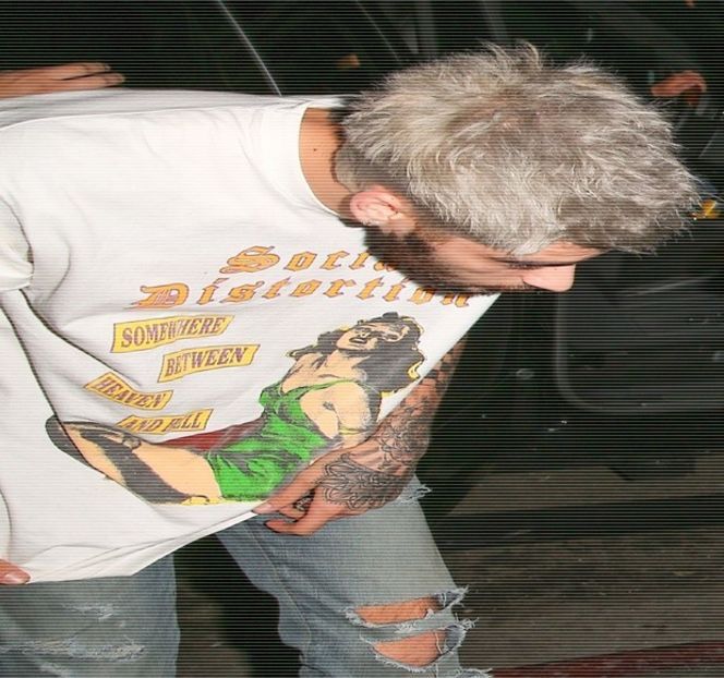 — Prezența, cel mai probabil, în zona barului. Însă, doar din cauza simplului fapt că acel - 04 Catching stardust in the light