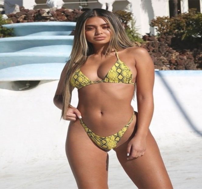 — O vineri seară obişnuită pentru ea ar fi fost probabil la locul de muncă, în studio, conversând cu - 04 Catching stardust in the light