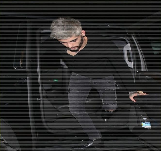 — Din orice punct de vedere, individa aflată în faţa lui, deţinea capabilitatea emanării unei - 04 Catching stardust in the light