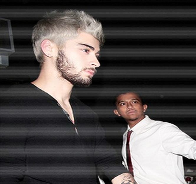 — Oferindu-i propunerea sa faţă de viitoarea alegere. - 04 Catching stardust in the light