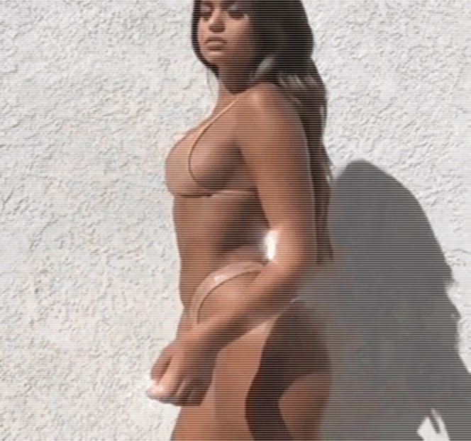 — replica sa inițială: “Poți să-mi propui un Sex in the club, asta nu-i chiar atât - 04 Catching stardust in the light