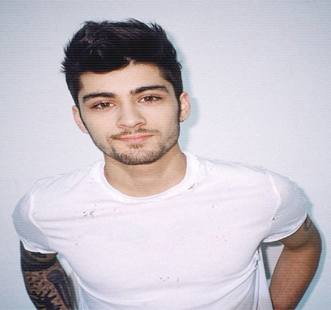 — ajungeau pe undeva pe jos cât mai curând. “Uite ce e, dulceață. Arăți al naibii bine. - 04 Catching stardust in the light