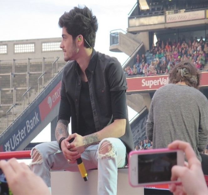 — Nu numai cu replica aia.” Produce intenționat o scurtă pauză cât să recurgă la cea de-a - 04 Catching stardust in the light