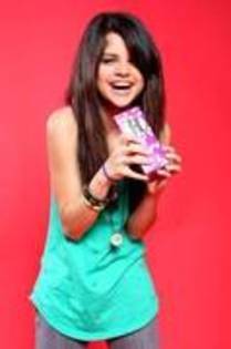 IMJEVXPKPKCGQAWLADS - selena gomez sidinta foto 1