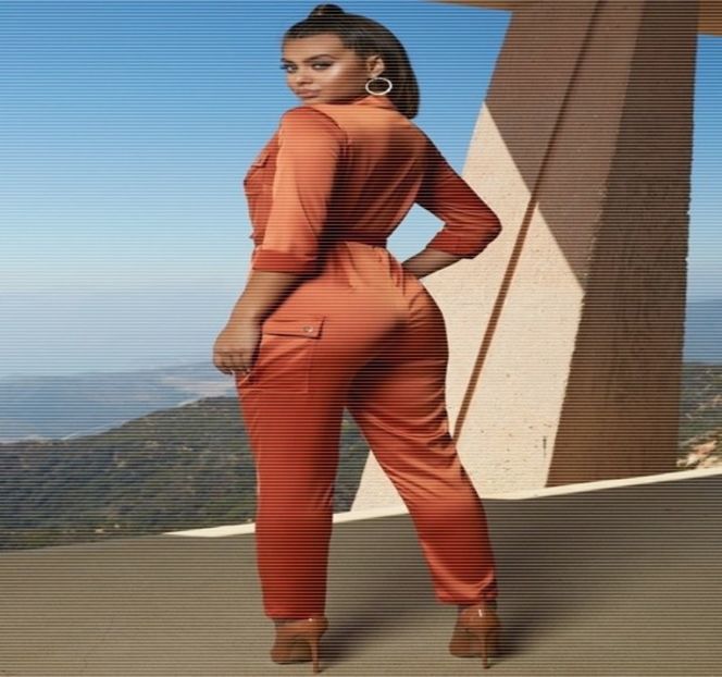 — „Permite-mi să te anunţ că e pe cale să devină şi mai bună.” Rosteşte astfel, aducând - 04 Catching stardust in the light