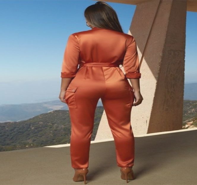 — Mă duc până la toaletă, dar să ştii că voi lăsa uşa deschisă. Asta în caz că, ştii tu.. - 04 Catching stardust in the light