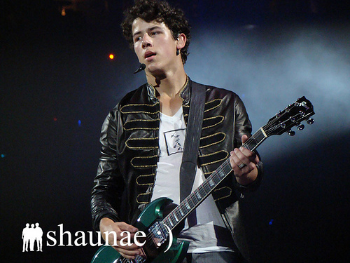 World-Tour-2009-nick-jonas-8191684-500-375