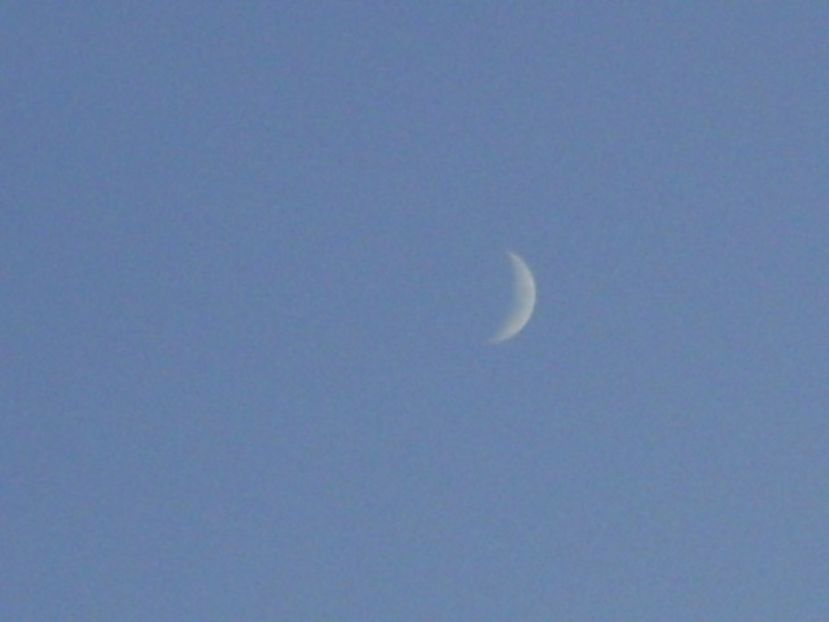 Luna in crestere in Varsator - Luna - Soarele si norii - 2