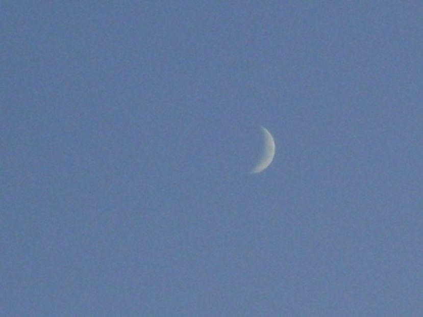Luna in crestere in Varsator - Luna - Soarele si norii - 2