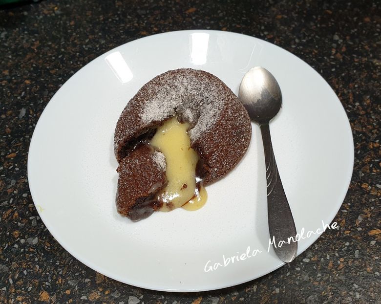  - Lava cake cu ciocolata alba