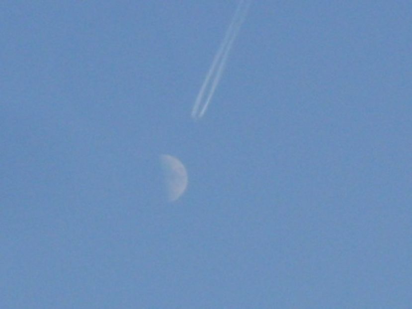 Primul patrar al Lunii in Pesti - Luna - Soarele si norii - 2
