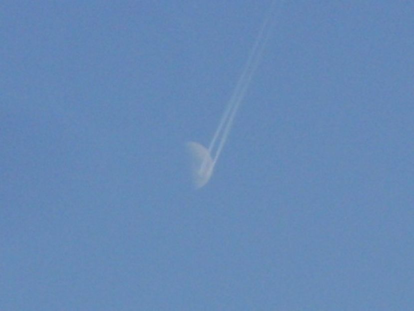Primul patrar al Lunii in Pesti - Luna - Soarele si norii - 2