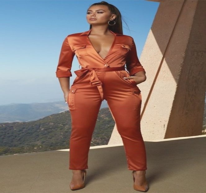 — Îi ridică uşor bărbia, în aria lui vizuală venind acum chipul ei, moment în care privirile - 04 Catching stardust in the light