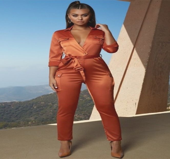 — Îndepărtându-se, cu scopul de a-şi duce planul la bun sfârşit. Aşadar, înaintează cu paşi lenţi - 04 Catching stardust in the light