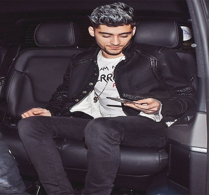 — Ulterioare, parcurs în care fumul îi părăsește prielnic gura. Cert este faptul că individa care - 04 Catching stardust in the light