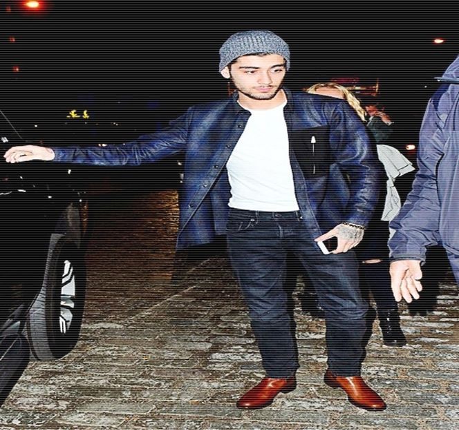 — Bulverseze, nu doar prin apariție, cât și prin senzualitatea redată cu ajutorul mișcărilor, ale - 04 Catching stardust in the light