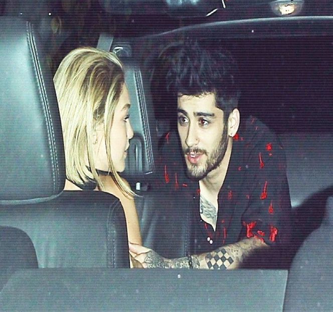 — Urmă, ajunge acompaniat de mica strângere a sânilor ei care are loc prin propriile-i palme, - 04 Catching stardust in the light