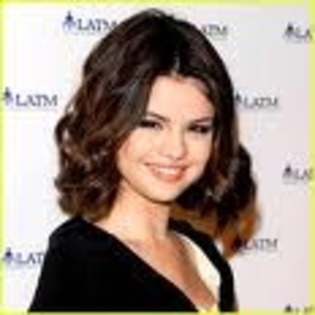 18.mchm - Club Selena Gomez