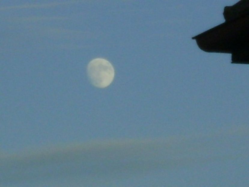 Luna in crestere in Taur - Luna - Soarele si norii - 2