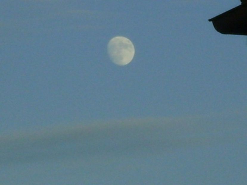 Luna in crestere in Taur - Luna - Soarele si norii - 2