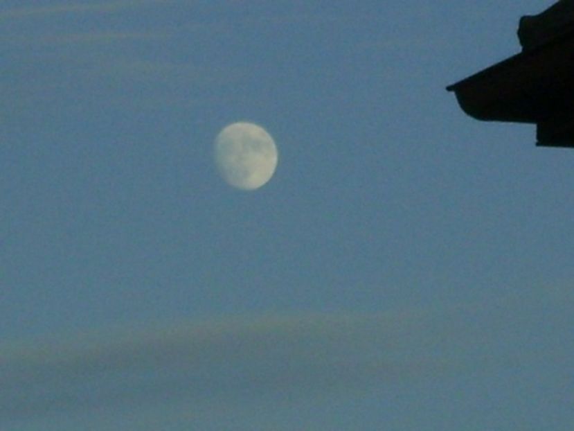 Luna in crestere in Taur - Luna - Soarele si norii - 2