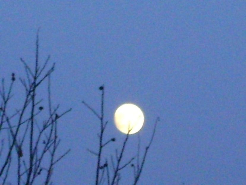 Luna in crestere in Gemeni - Luna - Soarele si norii - 2