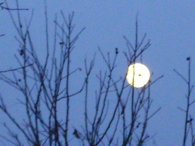 Luna in crestere in Gemeni - Luna - Soarele si norii - 2