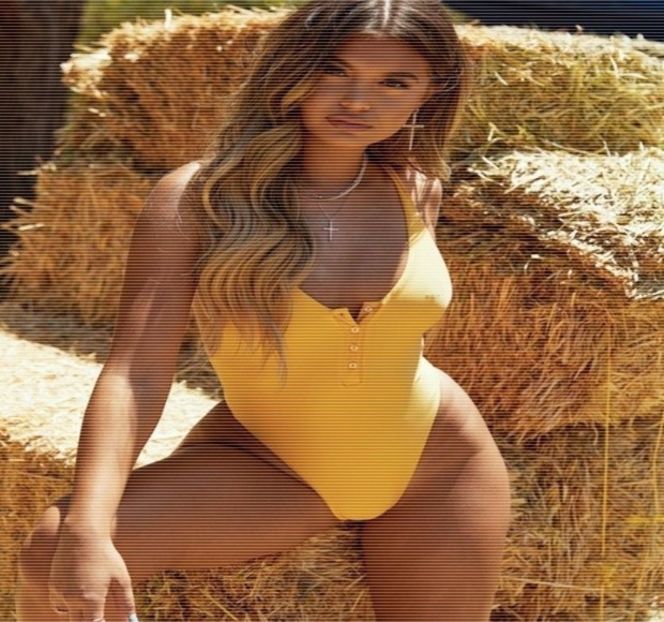 — Dinţi, anunţându-l astfel prin contactul respectiv de viitoarea mişcare. Astfel, privirea - 04 Catching stardust in the light