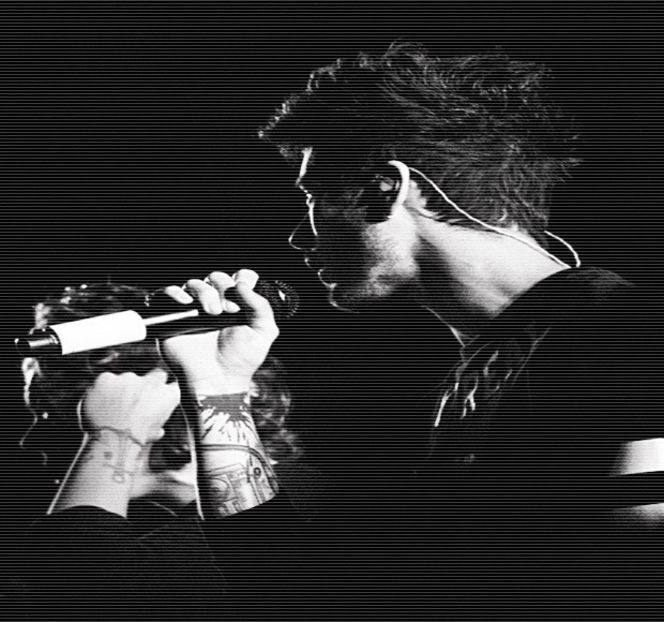 — “Mă gândeam doar,” murmură cu repeziciune în urma întrebării acesteia care, cel mai - 04 Catching stardust in the light