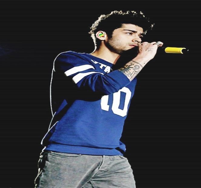 — din partea șatenei un rând de săruturi care, nu s-ar putea spune că îl luase pe nepregătite, - 04 Catching stardust in the light