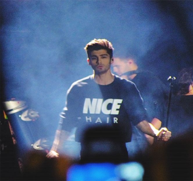 — acele acțiuni, cel mai probabil destul de dorite, până ce, brusc își utilizează palma în așa fel - 04 Catching stardust in the light