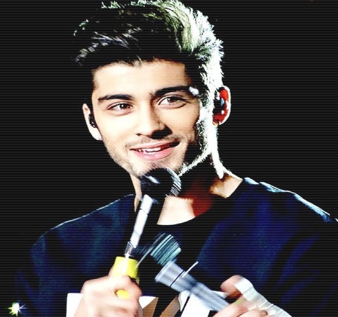 — nou la aproape același nivel, pe șatenă ajutând-o înălțimea pantofilor cu toc. Înainte de a - 04 Catching stardust in the light