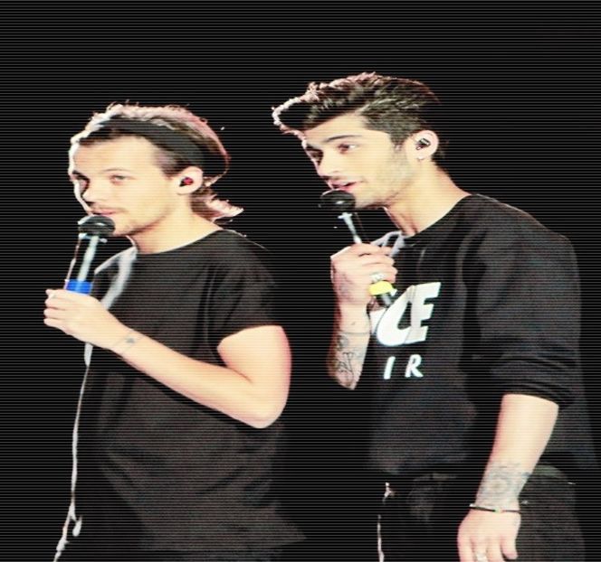 — i se zdrobesc de cele ale acesteia, resimțind o înaltă furie pe care o impune în repeziciunea - 04 Catching stardust in the light