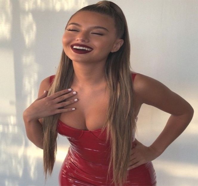 — În poziţia iniţială, chiar în faţa ochiilor lui. În acel moment, starea ce o cuprinsese nu era - 04 Catching stardust in the light