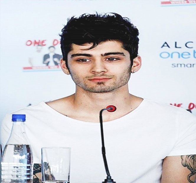 — dețineau dorința de a înfăptui planul mult prea cunoscut, căci schimbarea poziției acesteia nu - 04 Catching stardust in the light