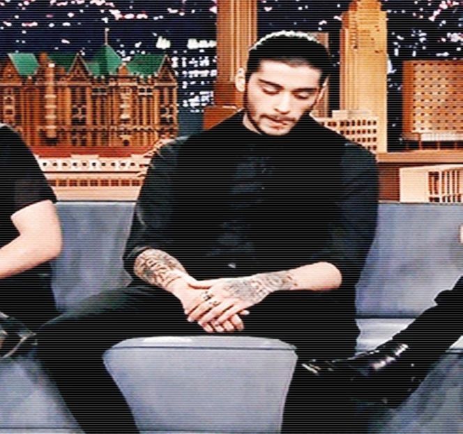 — derea pleoapelor, inițial încercând focusarea asupra gramelor de satisfacție. Ceea ce îi - 04 Catching stardust in the light